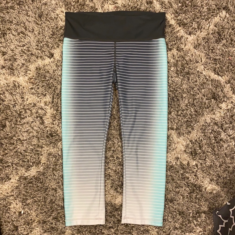 GAP Fit Blue Gray Striped Cropped Active Leggings Capri Athleisure Small